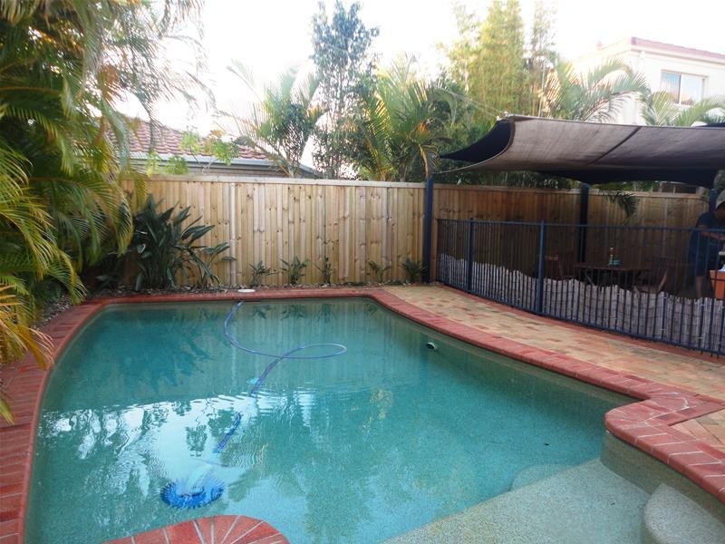 20 Illinois Court, Varsity Lakes QLD 4227