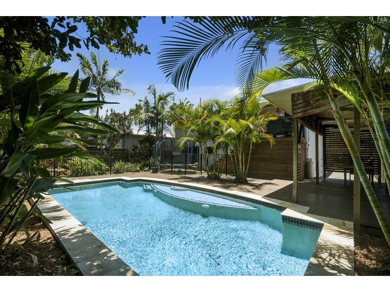 6 Amboina Avenue, Palm Beach QLD 4221