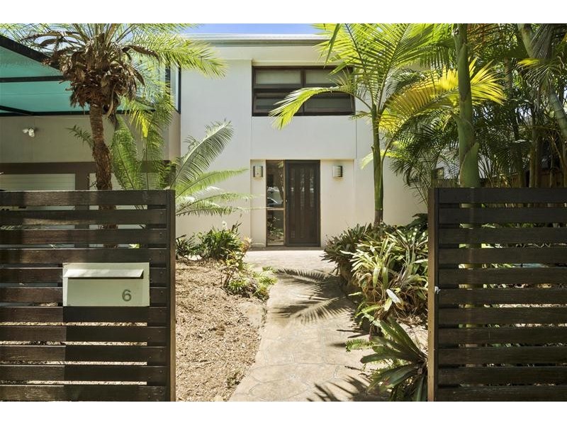 6 Amboina Avenue, Palm Beach QLD 4221
