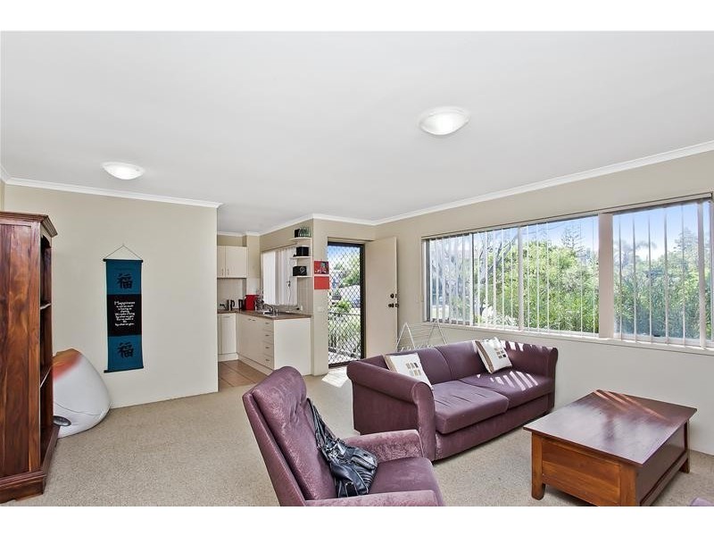 8/18 Mawarra Street, Palm Beach QLD 4221