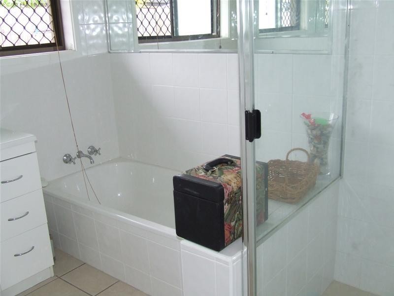 4 Rattan Court, Elanora QLD 4221