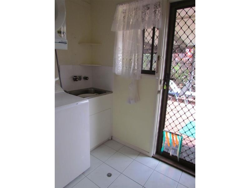 2/6 Redleaf Court, Burleigh Waters QLD 4220