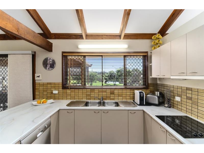 18 Murtha Drive, Elanora QLD 4221