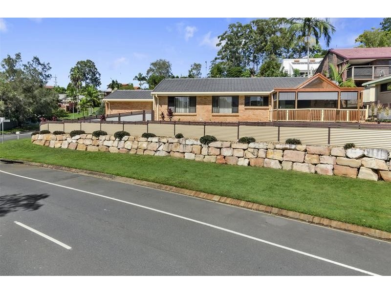 18 Murtha Drive, Elanora QLD 4221