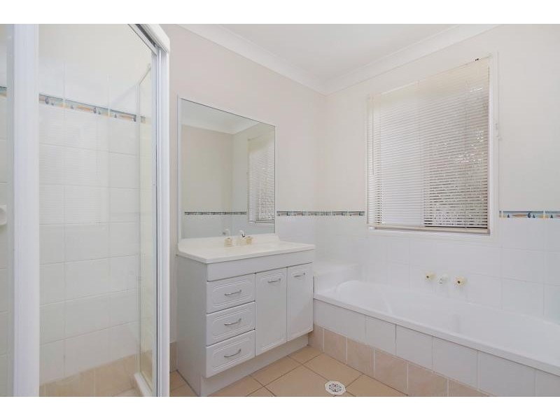 41 Hibertia Avenue, Elanora QLD 4221