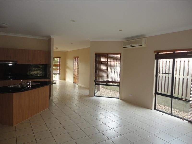 6 Lantau Crescent, Varsity Lakes QLD 4227