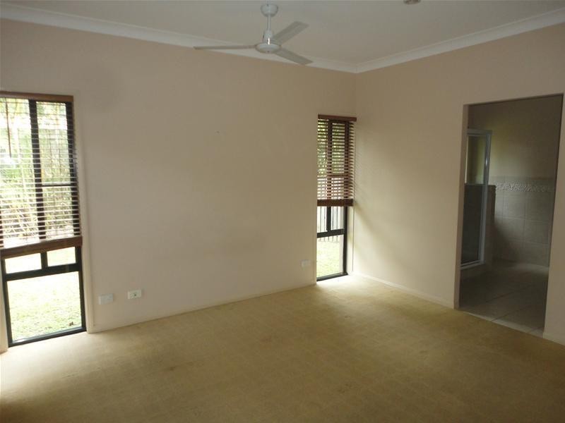 6 Lantau Crescent, Varsity Lakes QLD 4227