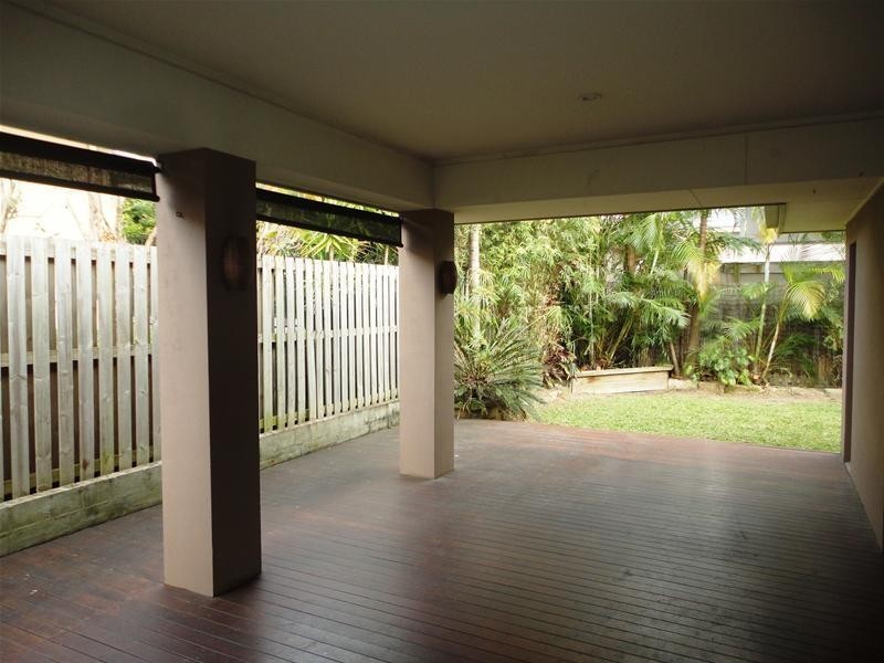 6 Lantau Crescent, Varsity Lakes QLD 4227