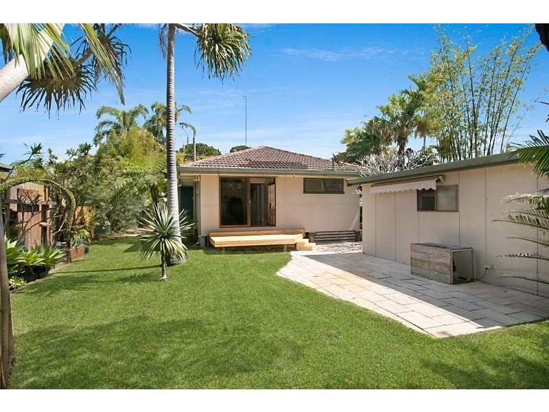 24 Riverside Drive, Currumbin Waters QLD 4223