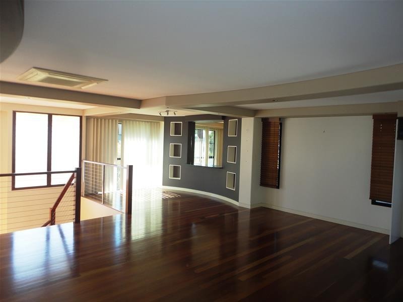 17 Kaffia Court, Elanora QLD 4221