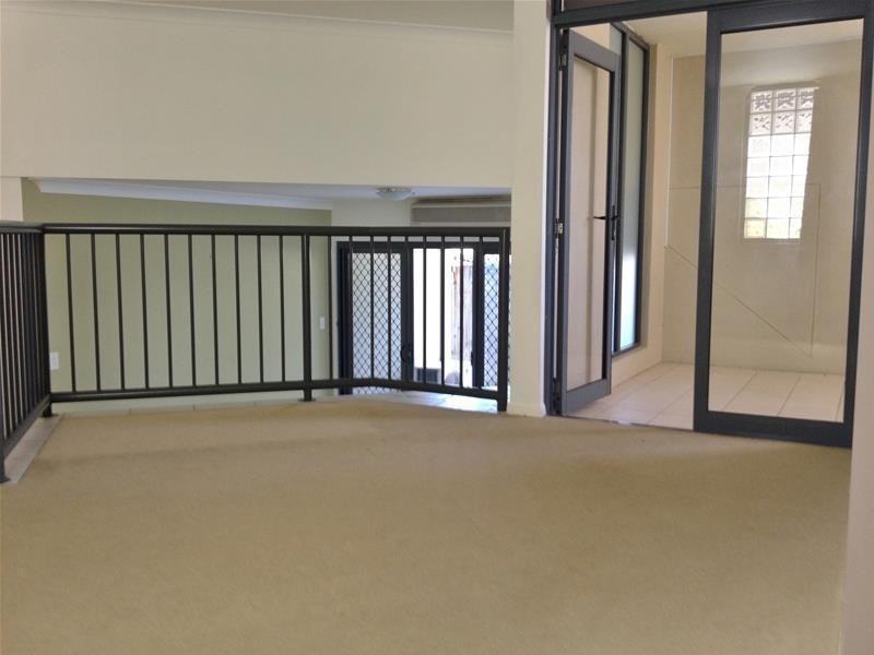 2/53 Petrel Avenue, Mermaid Beach QLD 4218