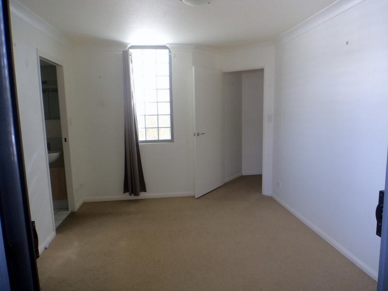 2/53 Petrel Avenue, Mermaid Beach QLD 4218