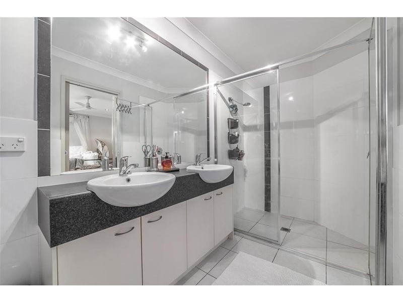 1/35 Harley Street, Labrador QLD 4215