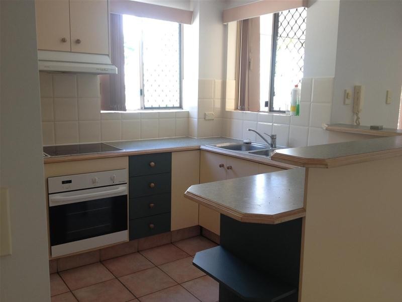 2/5-7 Tweed Street, Coolangatta QLD 4225