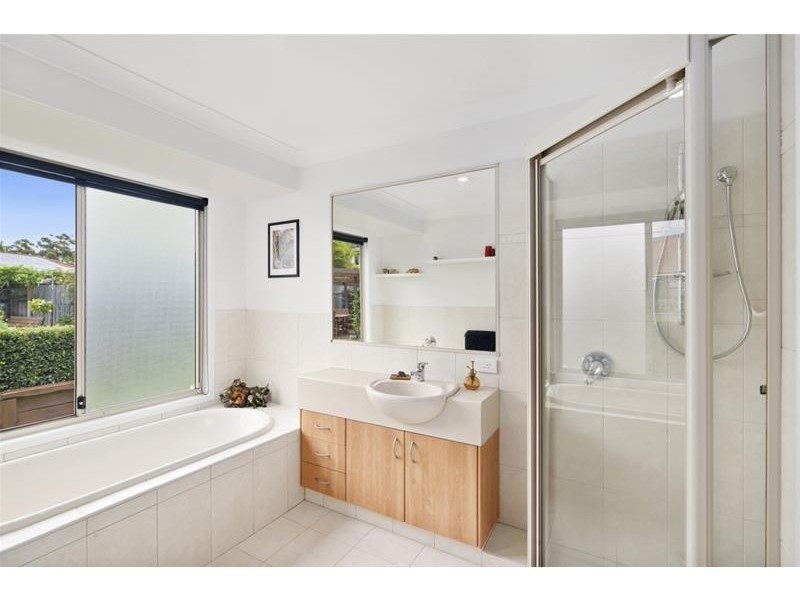 6 Calcita Avenue, Elanora QLD 4221