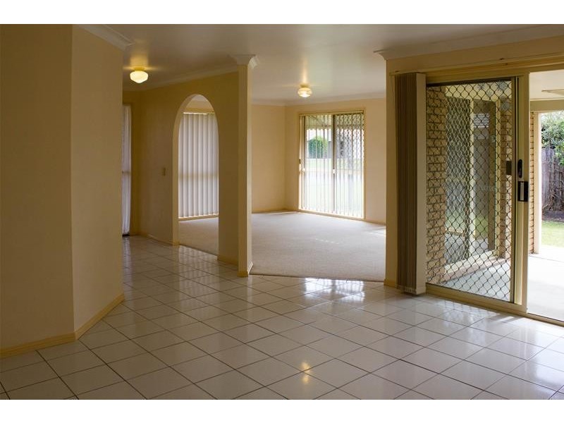 10 Saffron Street, Elanora QLD 4221