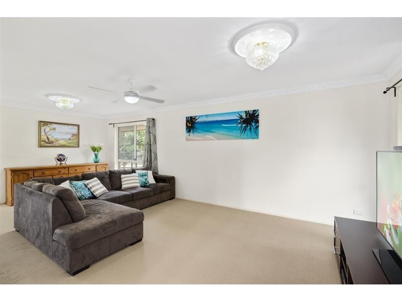 1 Wyara Close, Elanora QLD 4221