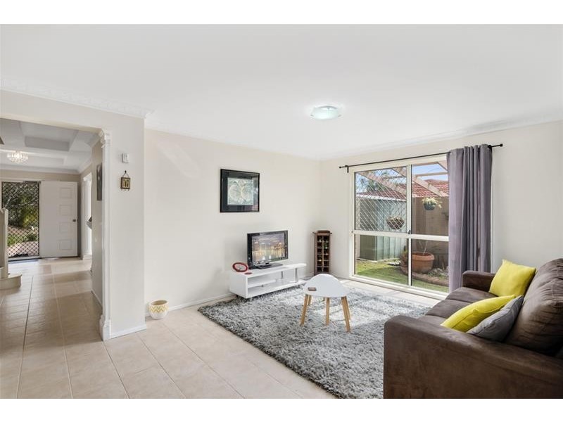 1 Wyara Close, Elanora QLD 4221