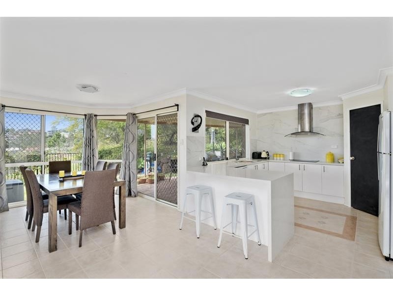 1 Wyara Close, Elanora QLD 4221