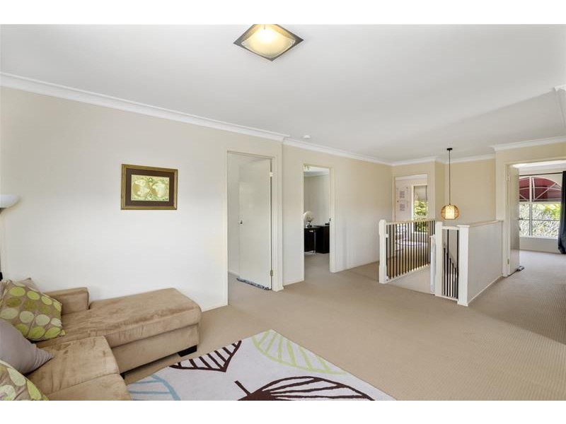 1 Wyara Close, Elanora QLD 4221