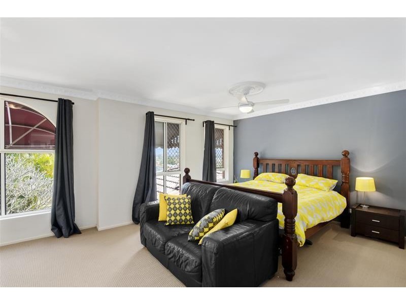 1 Wyara Close, Elanora QLD 4221