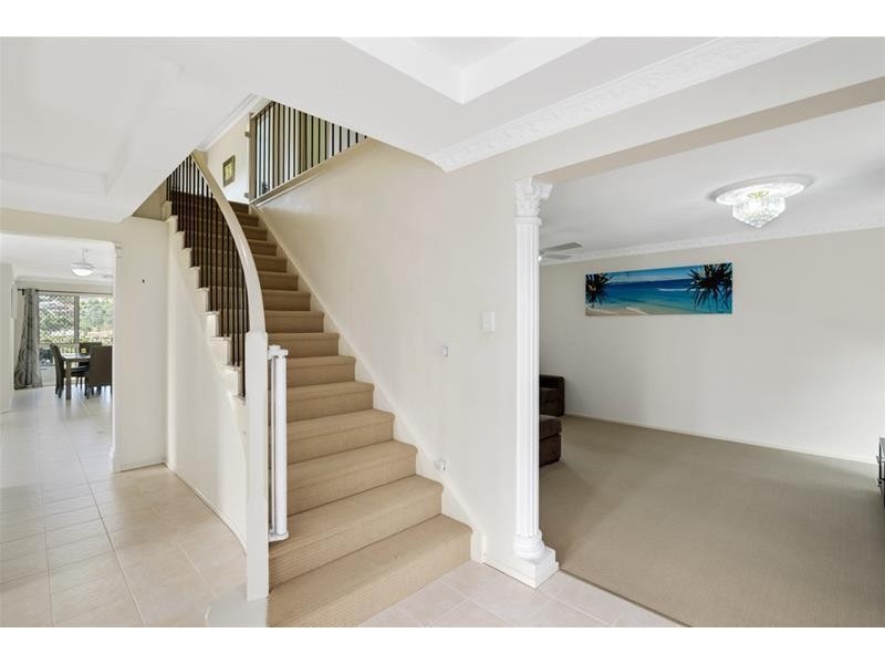 1 Wyara Close, Elanora QLD 4221