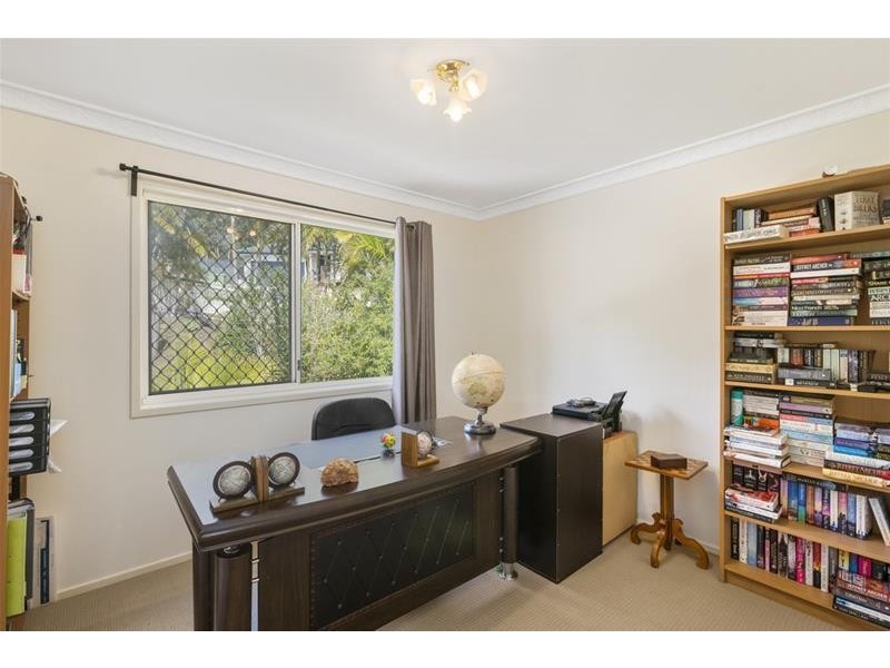 1 Wyara Close, Elanora QLD 4221