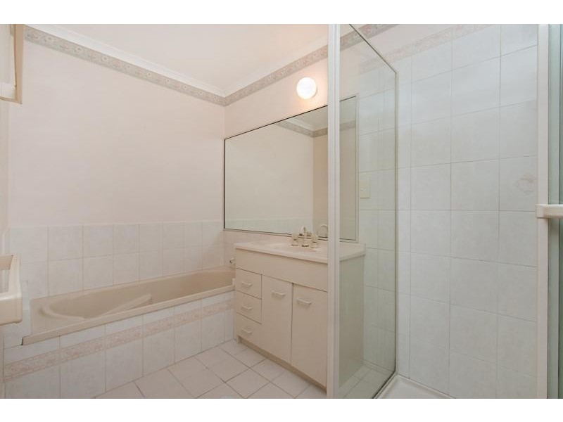 2/14 Waterdown Drive, Elanora QLD 4221