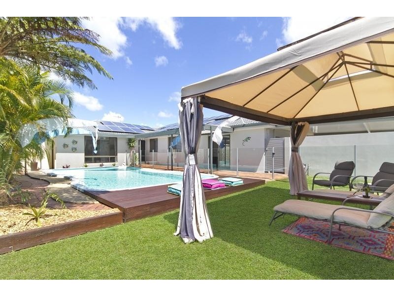 12 Sequoia Close, Elanora QLD 4221