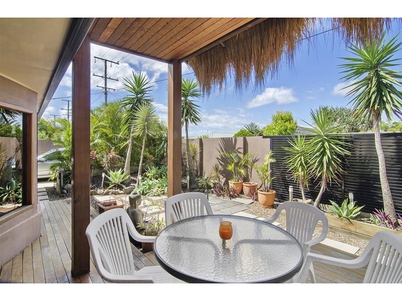 213 Mallawa Drive, Palm Beach QLD 4221