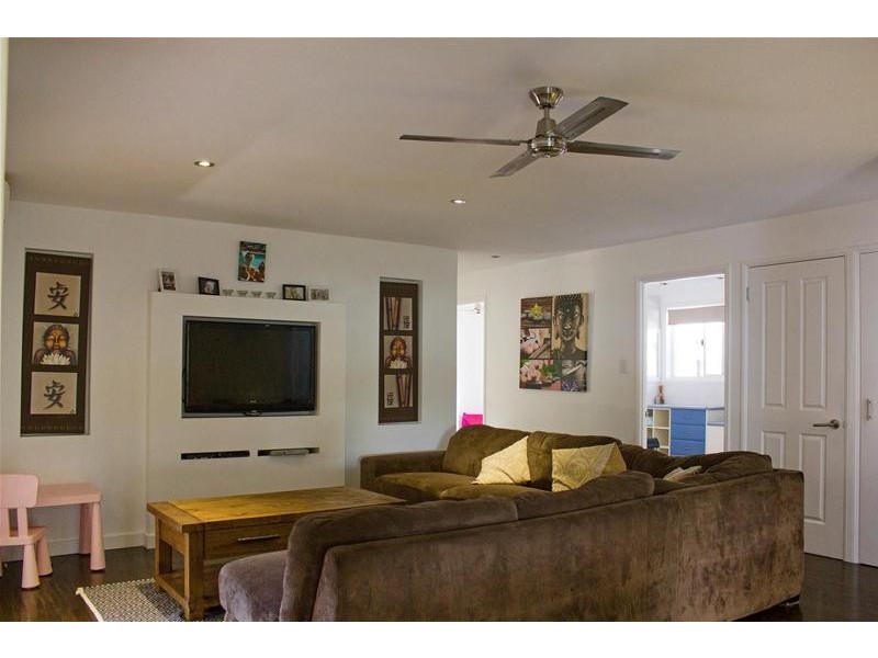 8 Kalamunda Close, Elanora QLD 4221