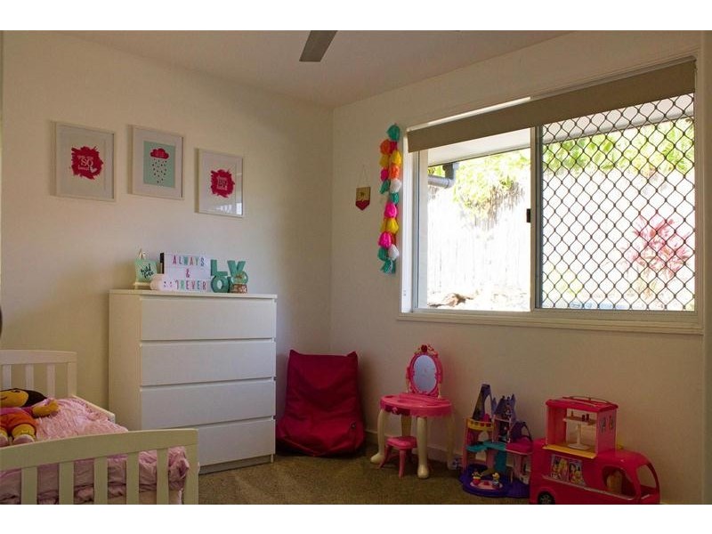 8 Kalamunda Close, Elanora QLD 4221