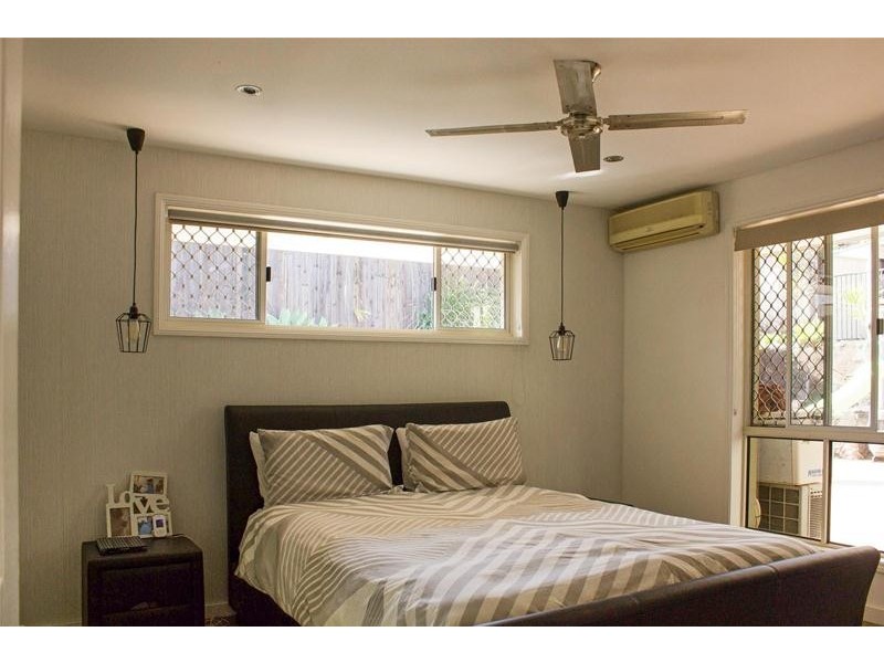 8 Kalamunda Close, Elanora QLD 4221