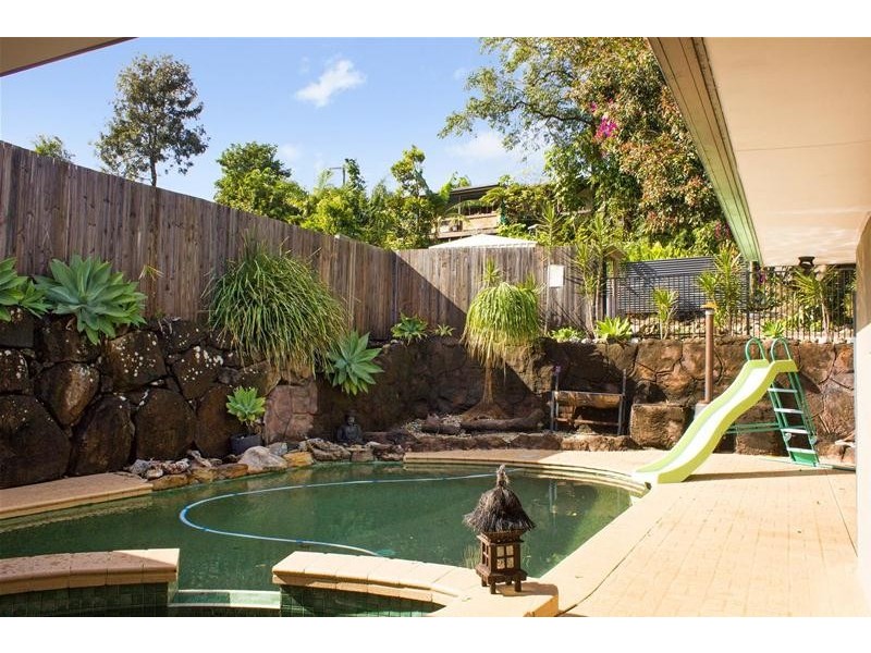 8 Kalamunda Close, Elanora QLD 4221