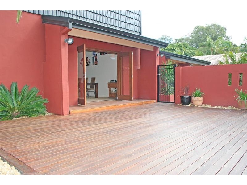 16 Myrtle Court, Palm Beach QLD 4221