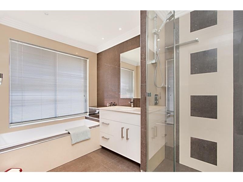 52 Jarrahdale Drive, Elanora QLD 4221