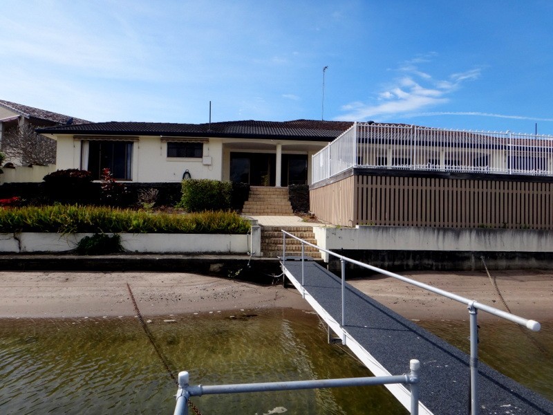 23 Binda Avenue, Bundall QLD 4217