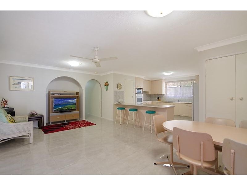 16 Sequoia Close, Elanora QLD 4221