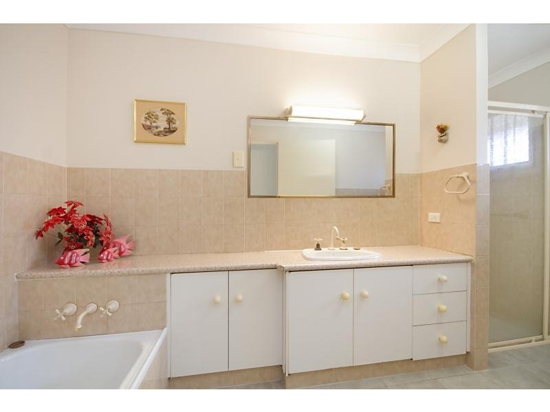 16 Sequoia Close, Elanora QLD 4221