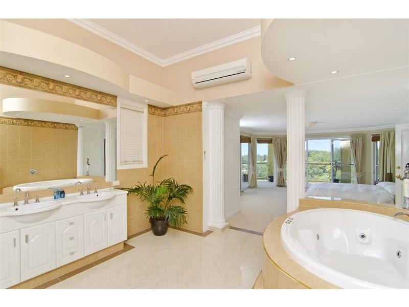 11 Buckingham Way, Elanora QLD 4221