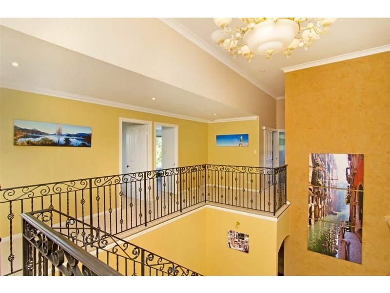 11 Buckingham Way, Elanora QLD 4221