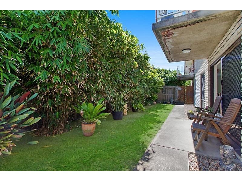 2/60 Sarawak Avenue, Palm Beach QLD 4221