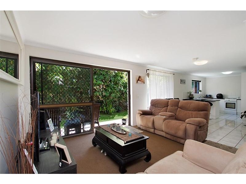 2/60 Sarawak Avenue, Palm Beach QLD 4221