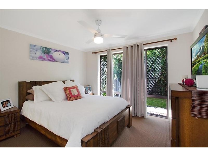 2/60 Sarawak Avenue, Palm Beach QLD 4221