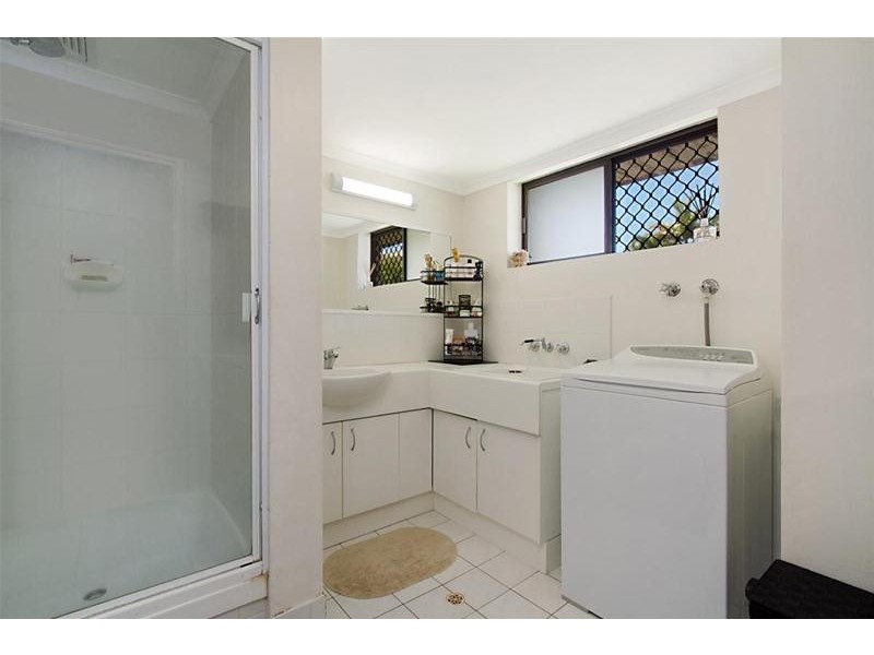 2/60 Sarawak Avenue, Palm Beach QLD 4221