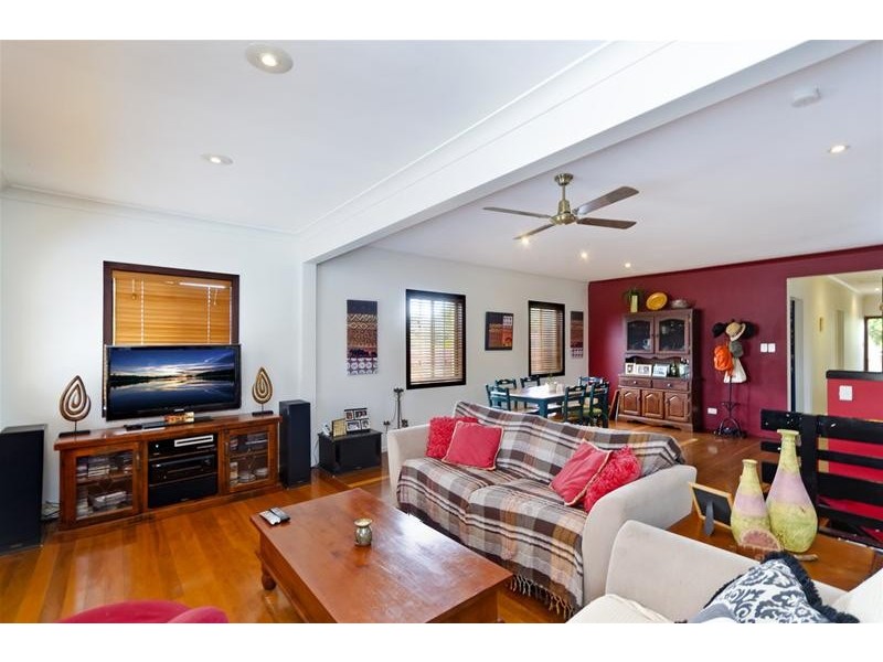 2/28 Twenty Seventh Avenue, Palm Beach QLD 4221