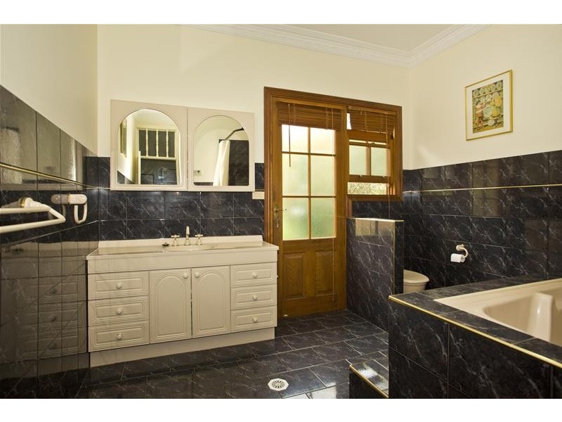 4 Jedda Street, Tallebudgera QLD 4228