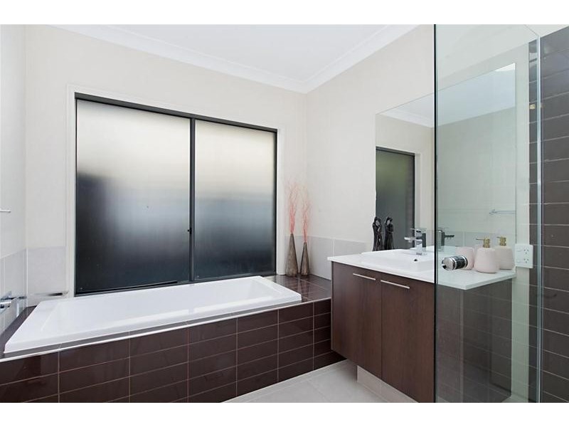 22 Sequoia Close, Elanora QLD 4221