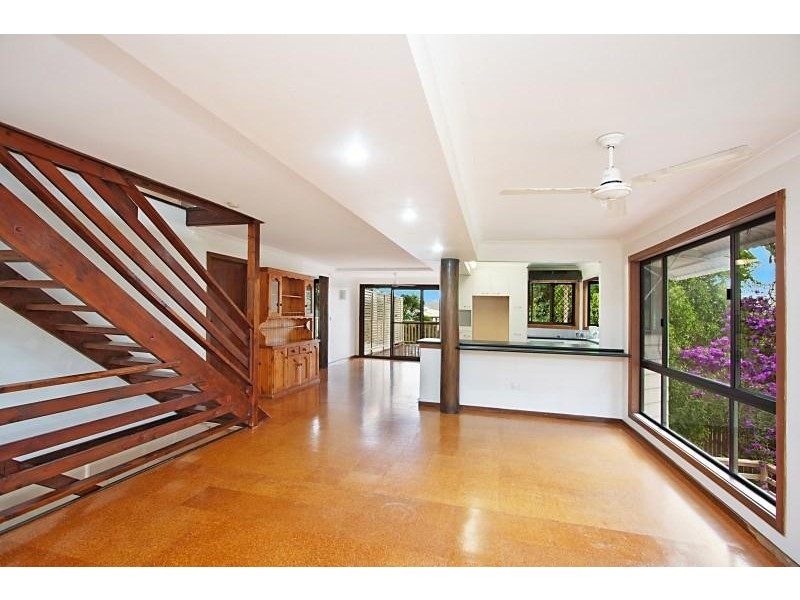 8 Kaffia Court, Elanora QLD 4221