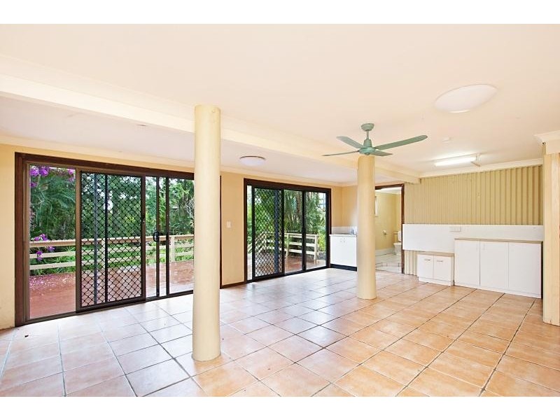 8 Kaffia Court, Elanora QLD 4221